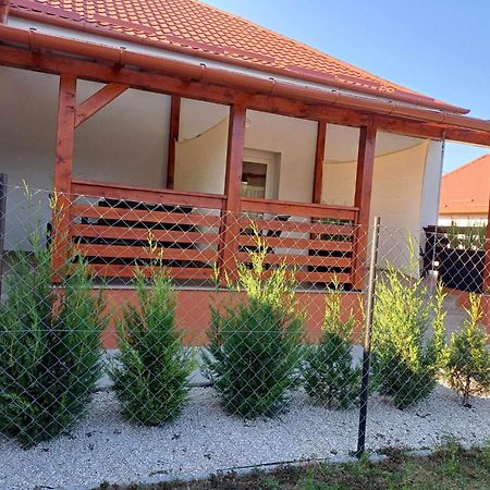 Mini Zoo Apartman Kanije Dış mekan fotoğraf