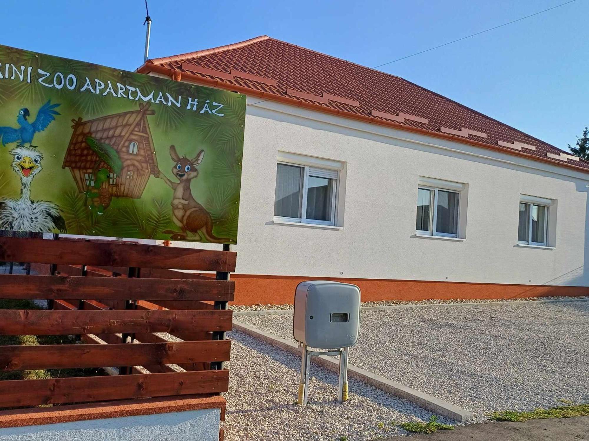 Mini Zoo Apartman Kanije Dış mekan fotoğraf