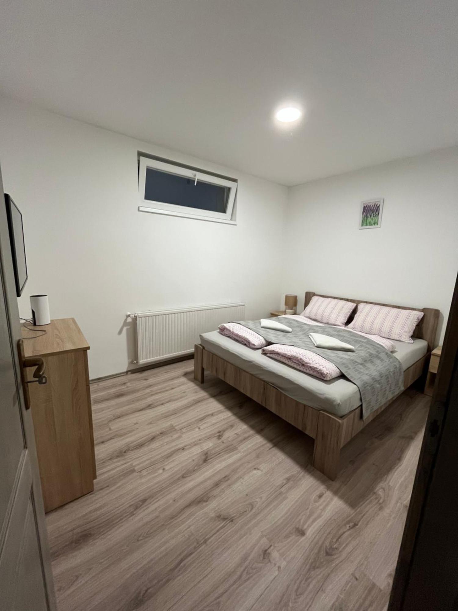 Mini Zoo Apartman Kanije Dış mekan fotoğraf