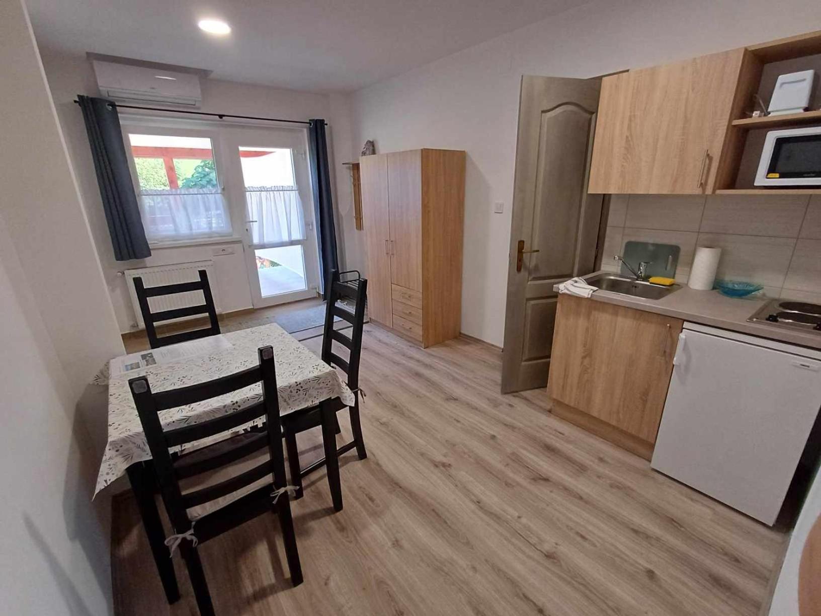 Mini Zoo Apartman Kanije Dış mekan fotoğraf